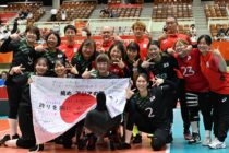 集合写真に納まる日本代表の選手たち 写真・田中勝吾