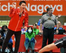 タイ戦でチームを率いる久保佳大監督 写真・田中勝吾